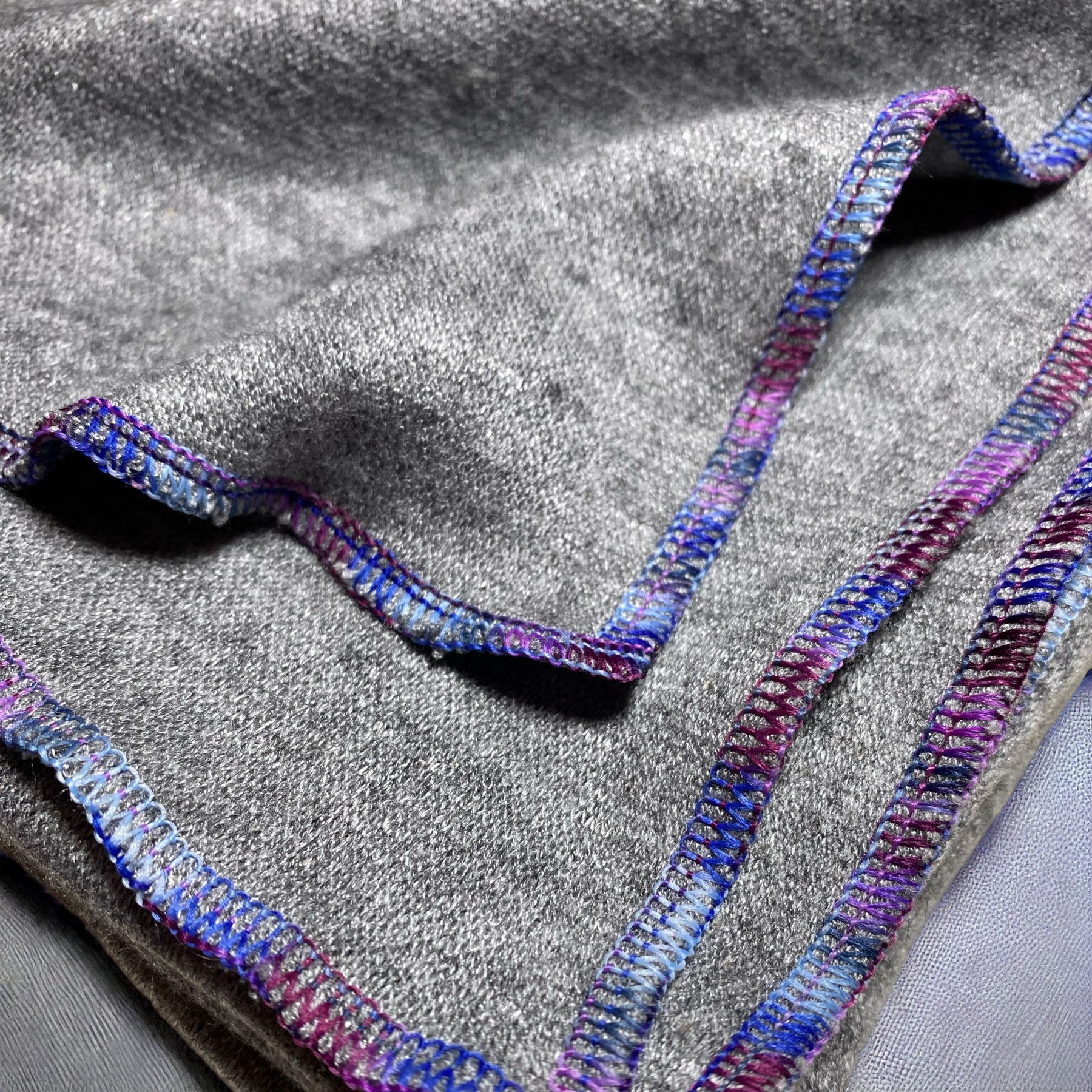 Poncho  Grau / Violette Breeze